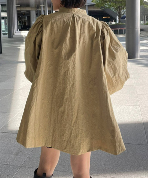 AMELY(エミリー)の「【インフルエンサーコラボ第2弾】ボリュームスリーブテントブルゾン(ブルゾン・レディース・グリーン/カーキブラウン/ベージュ系その他/ブラック・フリー)」の13枚目の写真