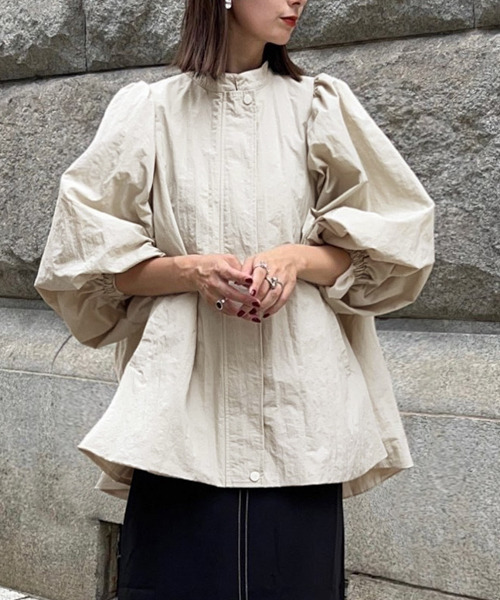 AMELY(エミリー)の「【インフルエンサーコラボ第2弾】ボリュームスリーブテントブルゾン(ブルゾン・レディース・グリーン/カーキブラウン/ベージュ系その他/ブラック・フリー)」の16枚目の写真