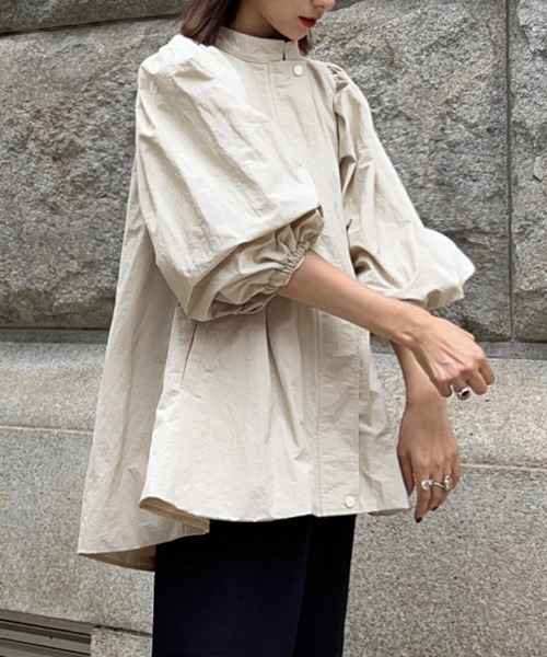 AMELY(エミリー)の「【インフルエンサーコラボ第2弾】ボリュームスリーブテントブルゾン(ブルゾン・レディース・グリーン/カーキブラウン/ベージュ系その他/ブラック・フリー)」の17枚目の写真