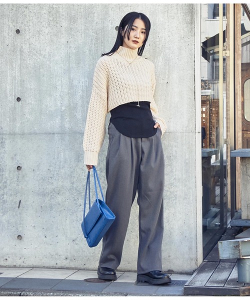 ANAP(アナップ)の「ハイネッククロップドニットトップスセーター(ニット/セーター・レディース・アイボリー/ブラック/ブルー・FREE)」の4枚目の写真