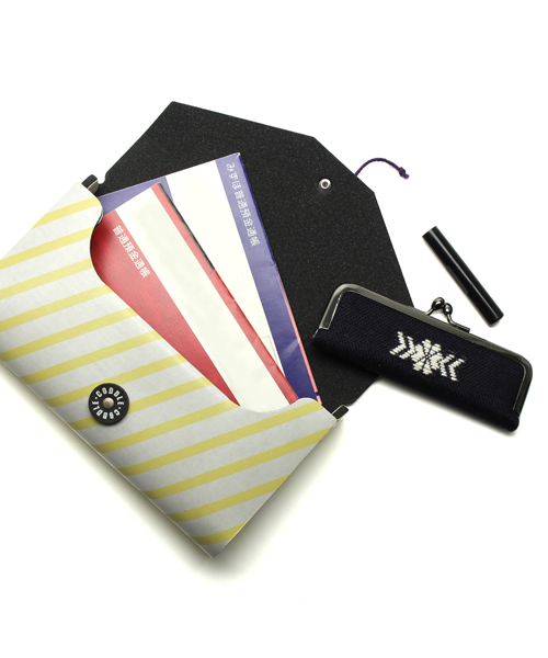 GLOBAL FORME CONCRETE（グローバルフォルムコンクリート）の「CODDLE + PAPER15 STRIPE 【コスメポーチ】（ポーチ・レディース・ブラウン/イエロー/シルバー・FREE）」の5枚目の写真