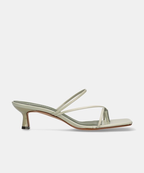 MAMIAN（マミアン）の「ワイドスクエアトゥ ナローストラップ トングサンダル (4.0cmヒール)（サンダル・レディース・ライトカーキ/ブラック/グレイッシュベージュ・M/LL/L/S）」の9枚目の写真