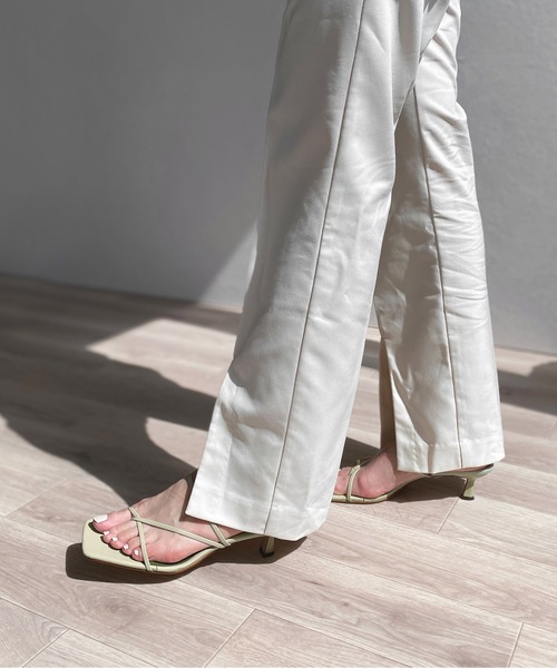 MAMIAN（マミアン）の「ワイドスクエアトゥ ナローストラップ トングサンダル (4.0cmヒール)（サンダル・レディース・ライトカーキ/ブラック/グレイッシュベージュ・M/LL/L/S）」の20枚目の写真