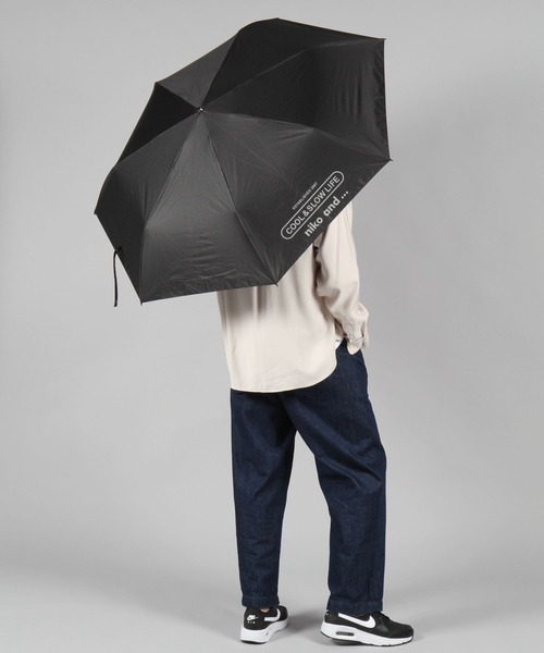 niko and...（ニコアンド）の「【晴雨兼用】オリジナルビッグ折りたたみ傘/65cm（折りたたみ傘・レディース・ブラック/カーキ/ベージュ・0）」の6枚目の写真