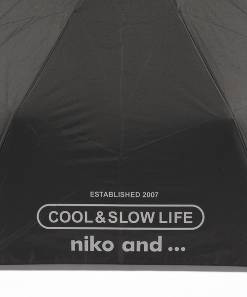 niko and...（ニコアンド）の「【晴雨兼用】オリジナルビッグ折りたたみ傘/65cm（折りたたみ傘・レディース・ブラック/カーキ/ベージュ・0）」の13枚目の写真