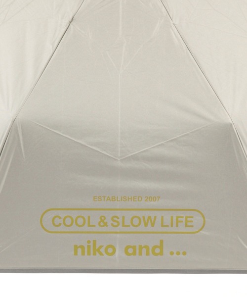 niko and...（ニコアンド）の「【晴雨兼用】オリジナルビッグ折りたたみ傘/65cm（折りたたみ傘・レディース・ブラック/カーキ/ベージュ・0）」の14枚目の写真