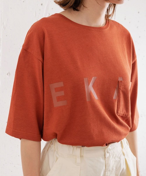 EKAL(エカル)の「ショートスリーブロングテールロゴTシャツ(Tシャツ/カットソー・レディース・ブラック/オフホワイト/オレンジ系その他・ONE)」の4枚目の写真