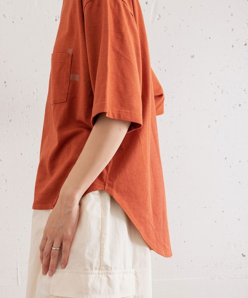 EKAL(エカル)の「ショートスリーブロングテールロゴTシャツ(Tシャツ/カットソー・レディース・ブラック/オフホワイト/オレンジ系その他・ONE)」の5枚目の写真