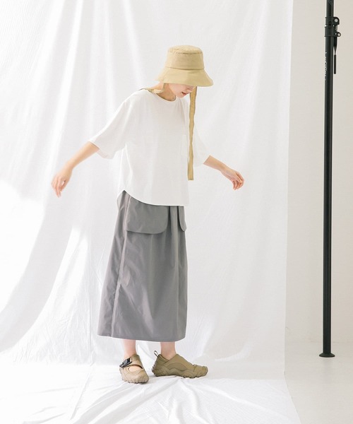 EKAL(エカル)の「ショートスリーブロングテールロゴTシャツ(Tシャツ/カットソー・レディース・ブラック/オフホワイト/オレンジ系その他・ONE)」の18枚目の写真