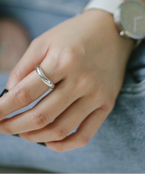 Ops.（オプス）の「シルバー925 リング シンプル ゴールド ウェーブ【ULUA ウルア】（リング・レディース・シルバー/イエローゴールド・11号/9号/13号/15号）」の3枚目の写真