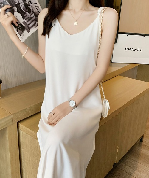 shopnikoniko(ショップニコニコ)の「キャミワンピース ロング フレア 細ストラップ(ワンピース・レディース・ホワイト/ブラック・フリー)」の13枚目の写真