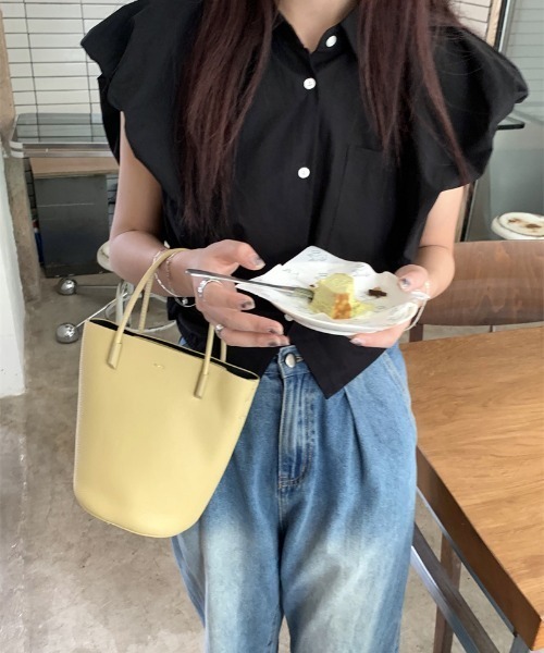 deux amour(ドゥーザムール)の「ショルダーデザイン襟付きブラウス(Tシャツ/カットソー・レディース・ブラック/ホワイト・FREE)」の17枚目の写真