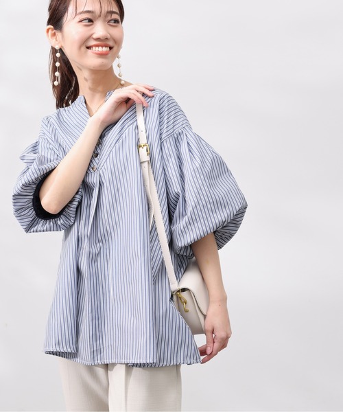 Chez toi（シェトワ）の「スリットネック袖バルーンブラウス（シャツ/ブラウス・レディース・オフホワイト/ネイビー/アイボリー/グリーン・FREE）」の2枚目の写真