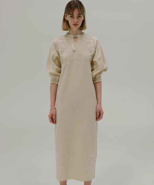 WILLFULLY（ウィルフリー）の「v neck open cord embroidery OP