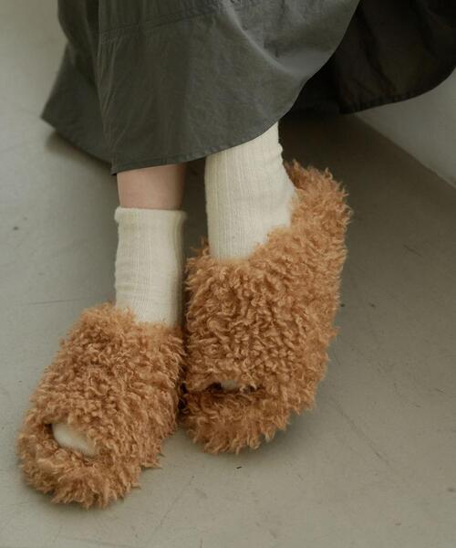 coen（コーエン）の「ボリュームフェイクファーサンダル（サンダル・レディース・ダークグレー/ブラウン・M/S/L）」の2枚目の写真