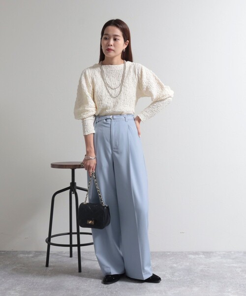 fredy emue(フレディエミュ)の「ベルト付きタックパンツ(スラックス・レディース・サックスブルー/ブラック/ベージュ・36/38)」の4枚目の写真