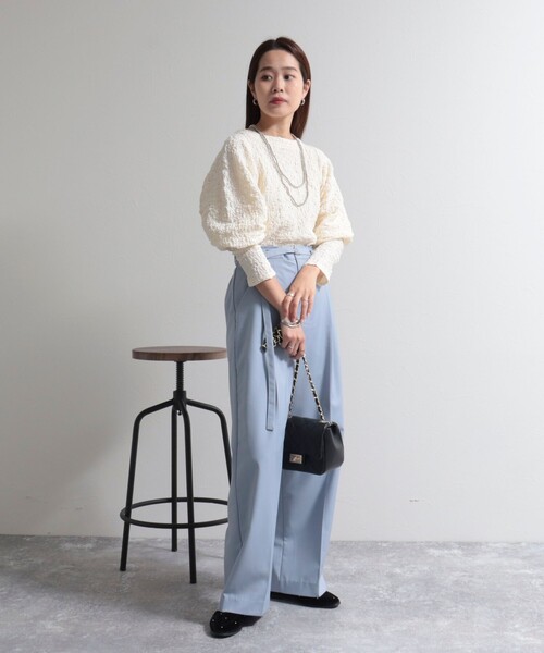 fredy emue(フレディエミュ)の「ベルト付きタックパンツ(スラックス・レディース・サックスブルー/ブラック/ベージュ・36/38)」の5枚目の写真