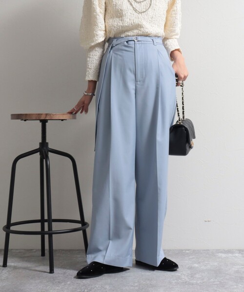 fredy emue(フレディエミュ)の「ベルト付きタックパンツ(スラックス・レディース・サックスブルー/ブラック/ベージュ・36/38)」の9枚目の写真