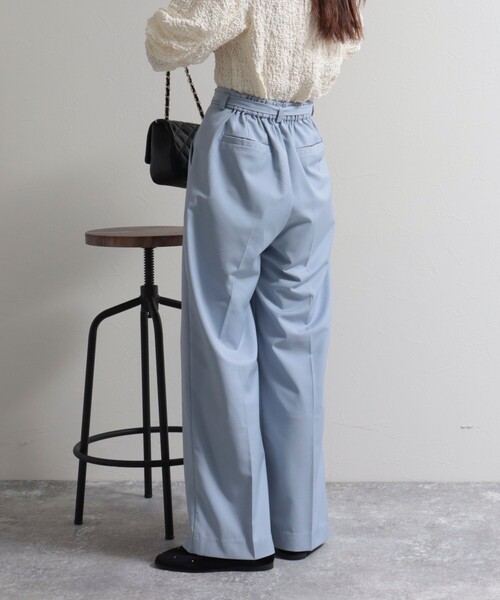 fredy emue(フレディエミュ)の「ベルト付きタックパンツ(スラックス・レディース・サックスブルー/ブラック/ベージュ・36/38)」の12枚目の写真