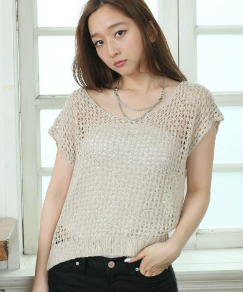 AZUL by moussy（アズールバイマウジー）の「C/R透かし編みクロプト半袖PO（ニット/セーター・レディース・ホワイト/ベージュ・SMALL/LARGE/MEDIUM）」の2枚目の写真