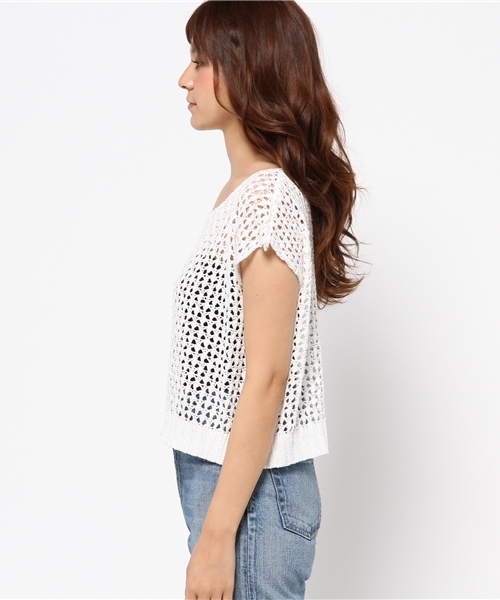 AZUL by moussy（アズールバイマウジー）の「C/R透かし編みクロプト半袖PO（ニット/セーター・レディース・ホワイト/ベージュ・SMALL/LARGE/MEDIUM）」の4枚目の写真