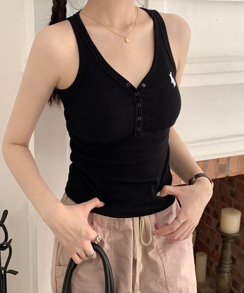 meJane（ミージェーン）の「ワンポイント刺繍ヘンリーネックタンクトップ（タンクトップ・レディース・ホワイト/ブラック/オートミール・FREE）」の7枚目の写真