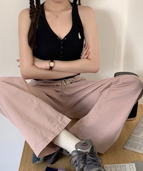 meJane（ミージェーン）の「ワンポイント刺繍ヘンリーネックタンクトップ（タンクトップ・レディース・ホワイト/ブラック/オートミール・FREE）」の9枚目の写真