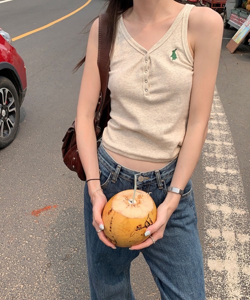 meJane（ミージェーン）の「ワンポイント刺繍ヘンリーネックタンクトップ（タンクトップ・レディース・ホワイト/ブラック/オートミール・FREE）」の21枚目の写真