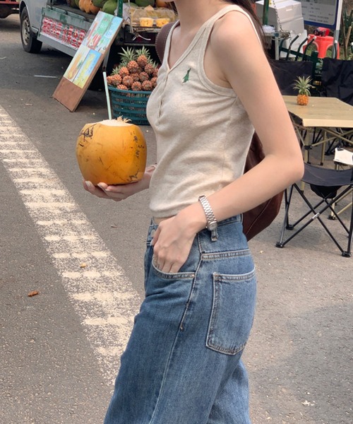 meJane（ミージェーン）の「ワンポイント刺繍ヘンリーネックタンクトップ（タンクトップ・レディース・ホワイト/ブラック/オートミール・FREE）」の19枚目の写真