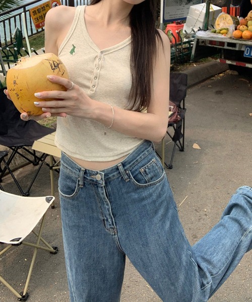 meJane（ミージェーン）の「ワンポイント刺繍ヘンリーネックタンクトップ（タンクトップ・レディース・ホワイト/ブラック/オートミール・FREE）」の15枚目の写真