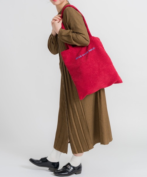 and it_（アンドイット）の「ポコポコロゴ刺繍トート（トートバッグ・レディース・ブラック/ブルー/レッド/ブラウン/ベージュ・FREE）」の6枚目の写真