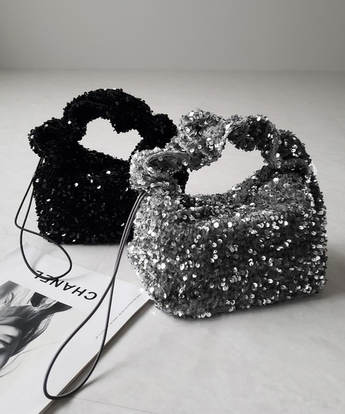 me+em select(ミームセレクト)の「【 2color 】スパンコールシャーリングスクエアハンドバッグ(ハンドバッグ・レディース・ブラック/シルバー系その他・FREE)」の2枚目の写真