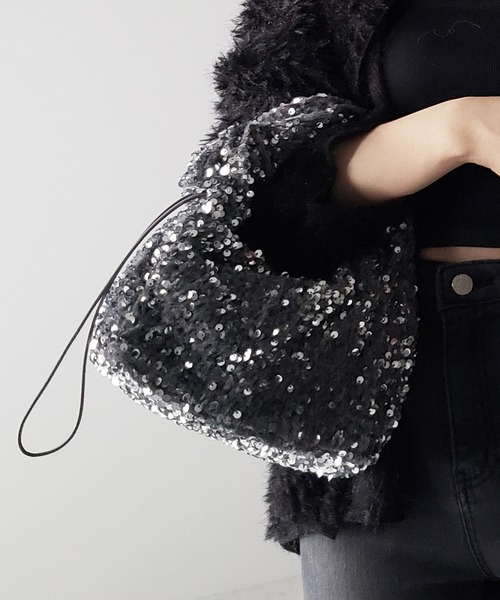 me+em select(ミームセレクト)の「【 2color 】スパンコールシャーリングスクエアハンドバッグ(ハンドバッグ・レディース・ブラック/シルバー系その他・FREE)」の18枚目の写真