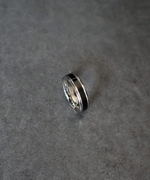 4INT.（フォイント）の「ブラックライン リング / サージカルステンレス316L (金属アレルギー対応)（リング・メンズ・B/C/A/D・18号/16号）」の5枚目の写真
