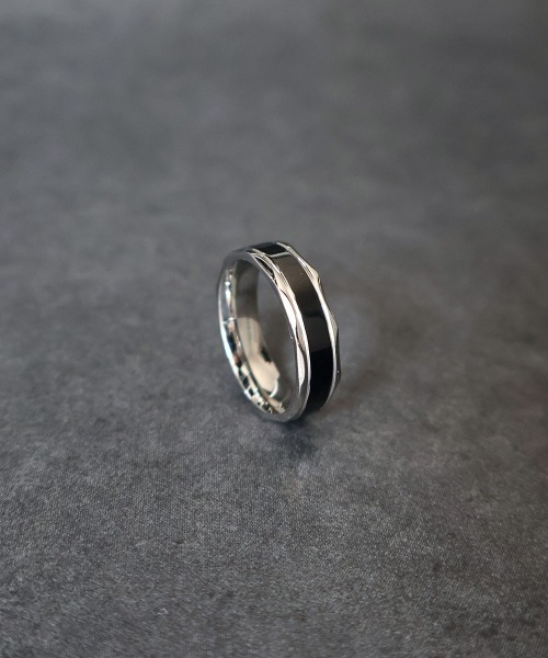 4INT.（フォイント）の「ブラックライン リング / サージカルステンレス316L (金属アレルギー対応)（リング・メンズ・B/C/A/D・18号/16号）」の6枚目の写真