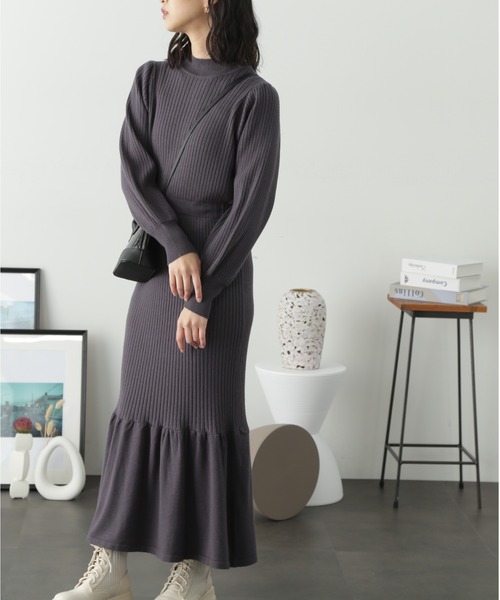 FREE'S MART（フリーズマート）の「ウォームストレッチバックパールボタンニットワンピース（ワンピース・レディース・ライトグリーン/ピンクベージュ/スミクロ・SMALL/MEDIUM）」の6枚目の写真