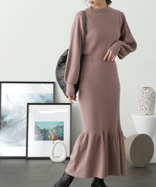 FREE'S MART（フリーズマート）の「ウォームストレッチバックパールボタンニットワンピース（ワンピース・レディース・ライトグリーン/ピンクベージュ/スミクロ・SMALL/MEDIUM）」の15枚目の写真