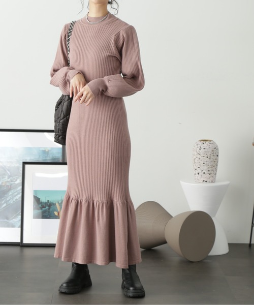 FREE'S MART（フリーズマート）の「ウォームストレッチバックパールボタンニットワンピース（ワンピース・レディース・ライトグリーン/ピンクベージュ/スミクロ・SMALL/MEDIUM）」の16枚目の写真