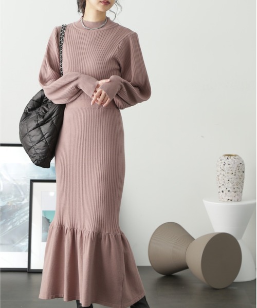 FREE'S MART（フリーズマート）の「ウォームストレッチバックパールボタンニットワンピース（ワンピース・レディース・ライトグリーン/ピンクベージュ/スミクロ・SMALL/MEDIUM）」の17枚目の写真