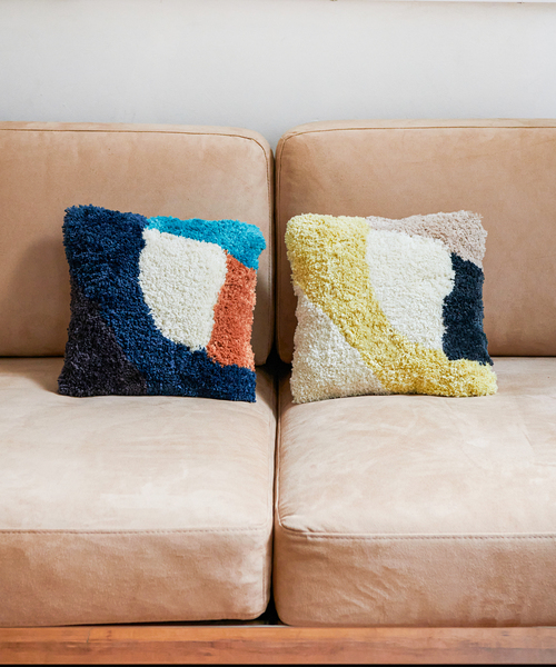 journal standard Furniture （ジャーナルスタンダードファニチャー）の「PICFAIR CUSHION　ピクフェアクッション 27cm　中材込み（クッション/クッションカバー・レディース・ネイビー/イエロー・FREE）」の20枚目の写真