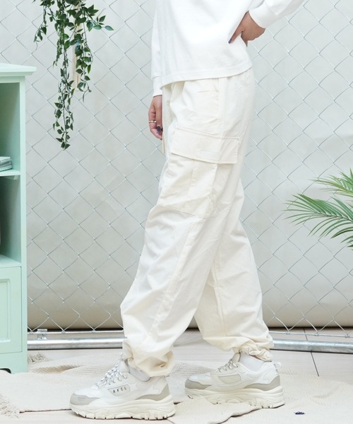 ELEMENT(エレメント)の「ELEMENT/エレメント カーゴパンツ 2WAY ドロスト ワイドパンツ BE023-713(カーゴパンツ・レディース・オフホワイト/ブラック・FREE)」の3枚目の写真