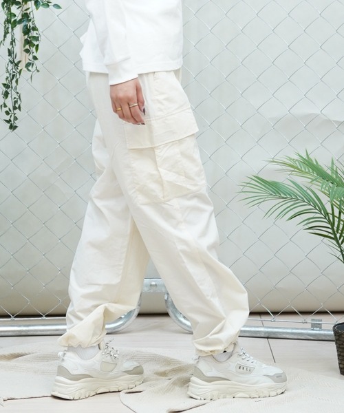 ELEMENT(エレメント)の「ELEMENT/エレメント カーゴパンツ 2WAY ドロスト ワイドパンツ BE023-713(カーゴパンツ・レディース・オフホワイト/ブラック・FREE)」の4枚目の写真
