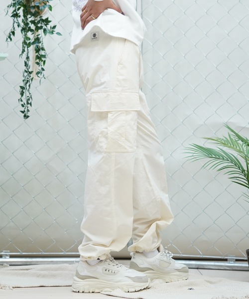 ELEMENT(エレメント)の「ELEMENT/エレメント カーゴパンツ 2WAY ドロスト ワイドパンツ BE023-713(カーゴパンツ・レディース・オフホワイト/ブラック・FREE)」の5枚目の写真