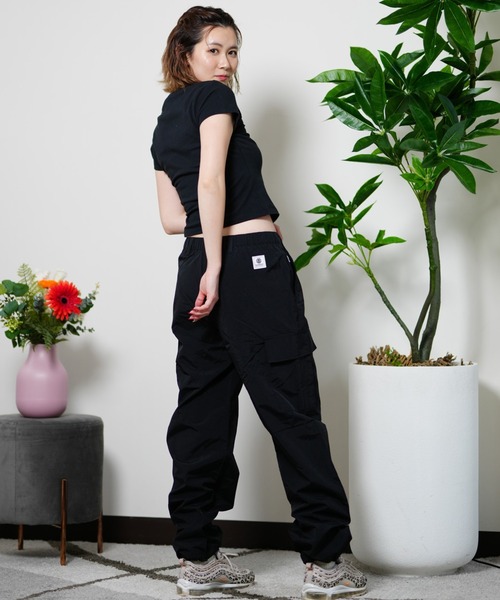 ELEMENT(エレメント)の「ELEMENT/エレメント カーゴパンツ 2WAY ドロスト ワイドパンツ BE023-713(カーゴパンツ・レディース・オフホワイト/ブラック・FREE)」の20枚目の写真