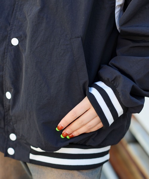 SPINNS（スピンズ）の「【ユニセックスで着用可能】ラインリブナイロンスタジャン（スタジャン・メンズ・ブラック/グレー/カーキ・ONESIZE）」の16枚目の写真