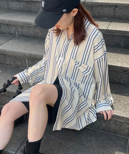 ISOOK（アイスー）の「【ISOOK / アイスー】とろみストライプオーバーシャツ / ユニセックス オーバーサイズ シャツブラウス 変形 ZOZOTOWN限定（シャツ/ブラウス・レディース・ブルー/イエロー・FREE）」の2枚目の写真