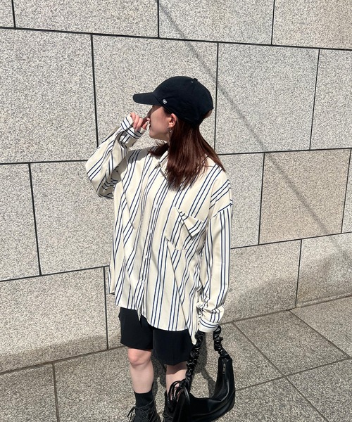 ISOOK（アイスー）の「【ISOOK / アイスー】とろみストライプオーバーシャツ / ユニセックス オーバーサイズ シャツブラウス 変形 ZOZOTOWN限定（シャツ/ブラウス・レディース・ブルー/イエロー・FREE）」の3枚目の写真