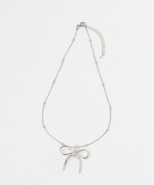 FOREVER 21（フォーエバー トゥエンティーワン）の「リボンモチーフネックレス2（ネックレス・レディース・シルバー・FREE）」の4枚目の写真