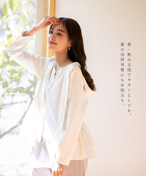 Emilyan（エミリアン）の「更に快適になった！無敵のフリルパーカー【UVカット98％！接触冷感！洗濯機OK♪全方位ストレッチ♪】つやポンチ・ティアードフリルパーカー（パーカー・レディース・オフホワイト/ネイビー/グレイッシュベージュ/ブラック・M/L/S）」の5枚目の写真