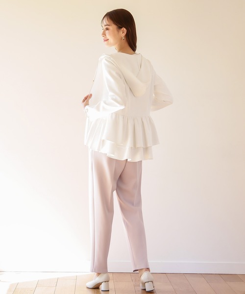 Emilyan（エミリアン）の「更に快適になった！無敵のフリルパーカー【UVカット98％！接触冷感！洗濯機OK♪全方位ストレッチ♪】つやポンチ・ティアードフリルパーカー（パーカー・レディース・オフホワイト/ネイビー/グレイッシュベージュ/ブラック・M/L/S）」の19枚目の写真